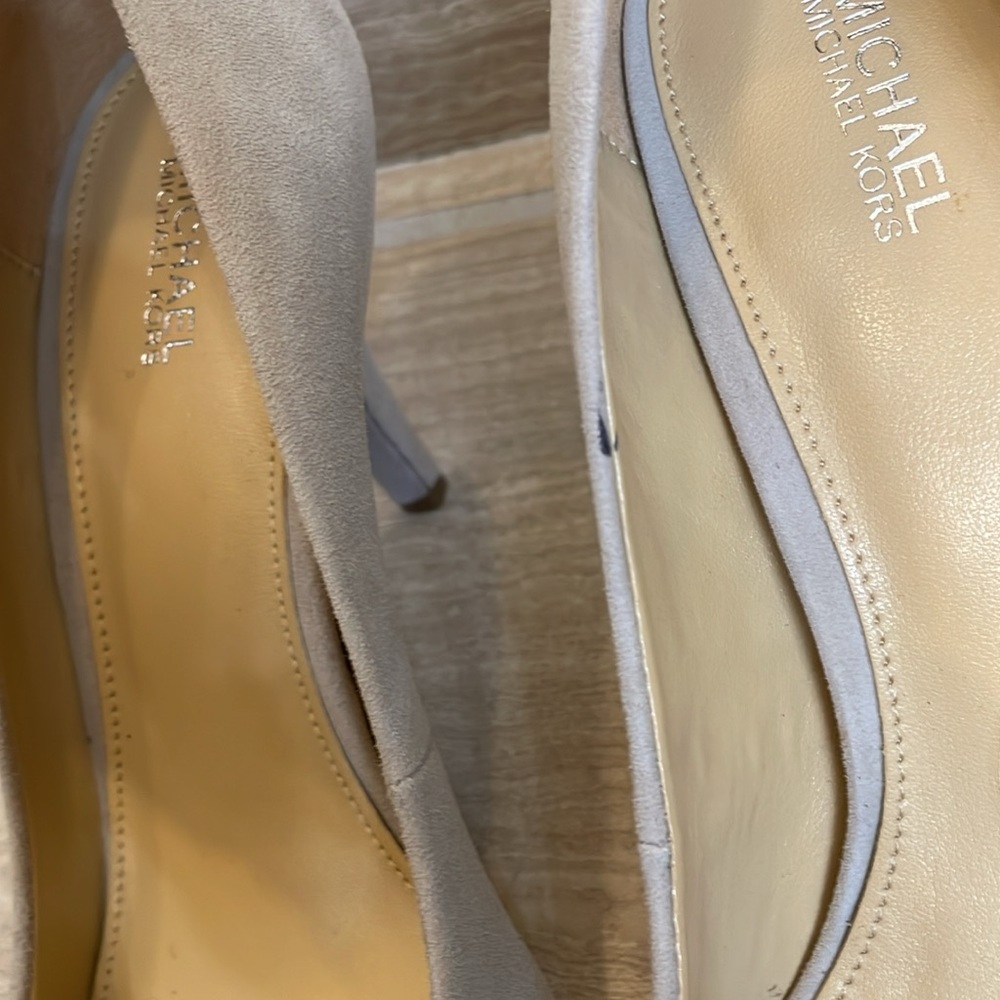 MICHAEL KORS NWOT Women’s Size 8.5 Gray suede heel stiletto pumps pointed toe - Picture 4 of 9